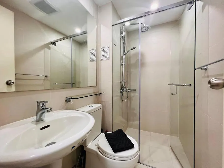 Azure Sakura Suite With Netflix Manila 0*,  Fülöp-szigetek